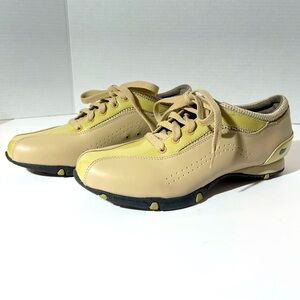 NWOB Golfstream Women’s Sporty Retro Golf Shoe Khaki/Tan Size 9.5